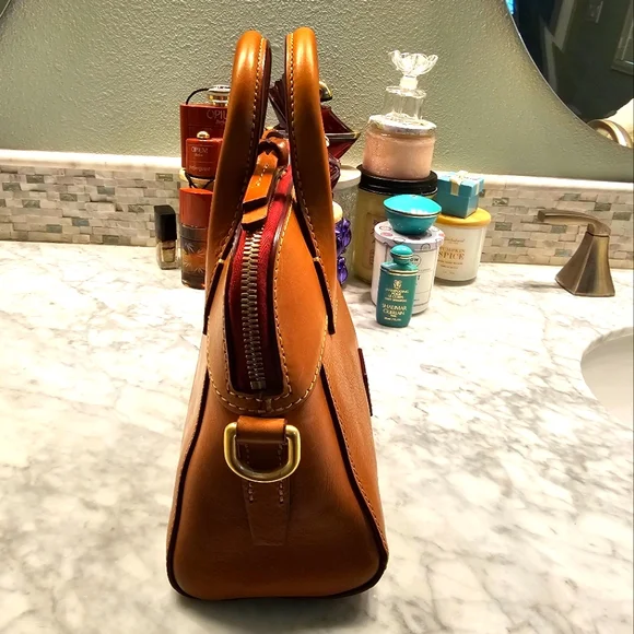 VINTAGE DOONEY AND BOURKE FLORENTINE CAMERON CROSSBODY SATCHEL IN TAN COLOR Sz S - Picture 8 of 16